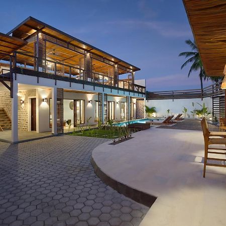 Villa Sakura. Luxury 3 Bedroom Villa. Selong Belanak Exterior foto