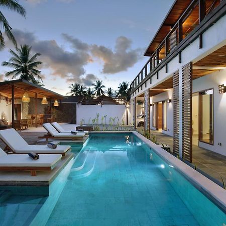 Villa Sakura. Luxury 3 Bedroom Villa. Selong Belanak Exterior foto