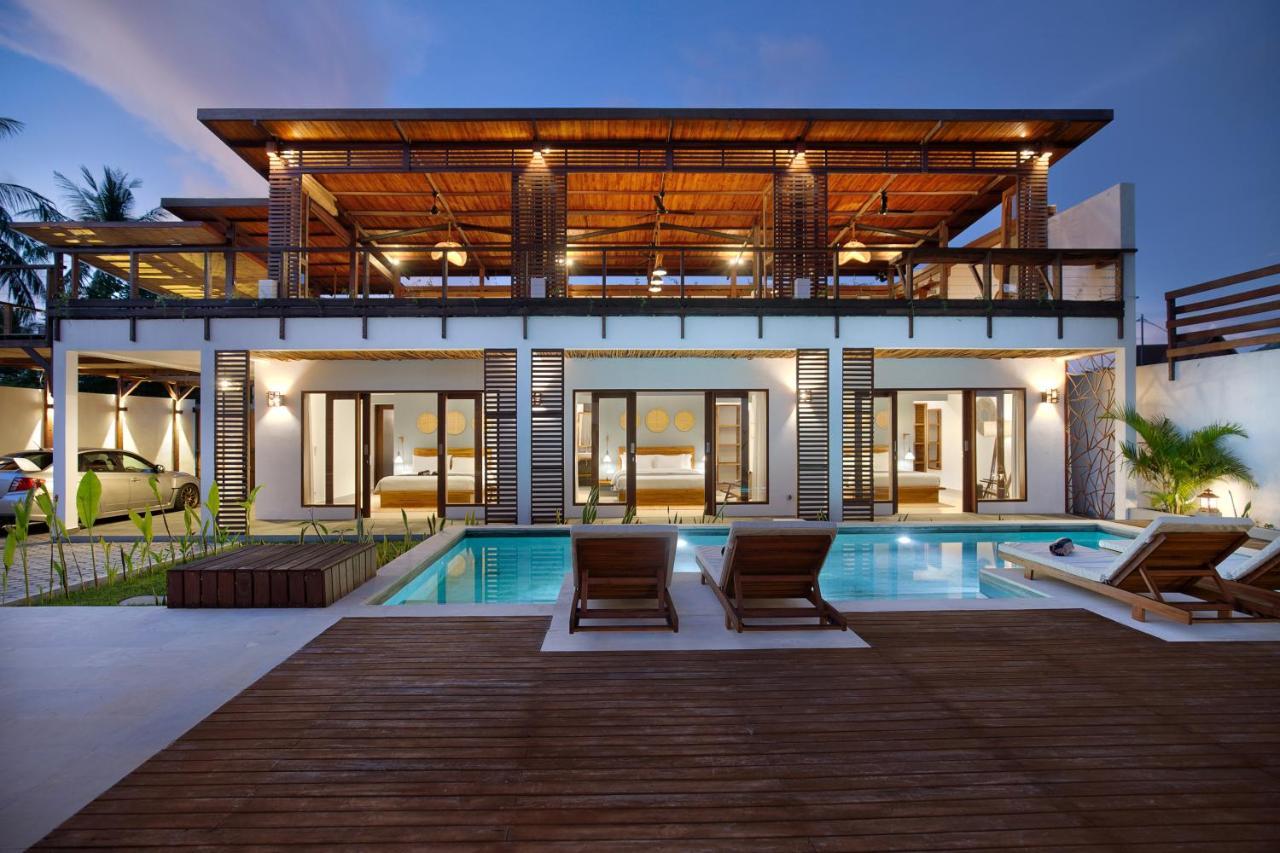 Villa Sakura. Luxury 3 Bedroom Villa. Selong Belanak Exterior foto